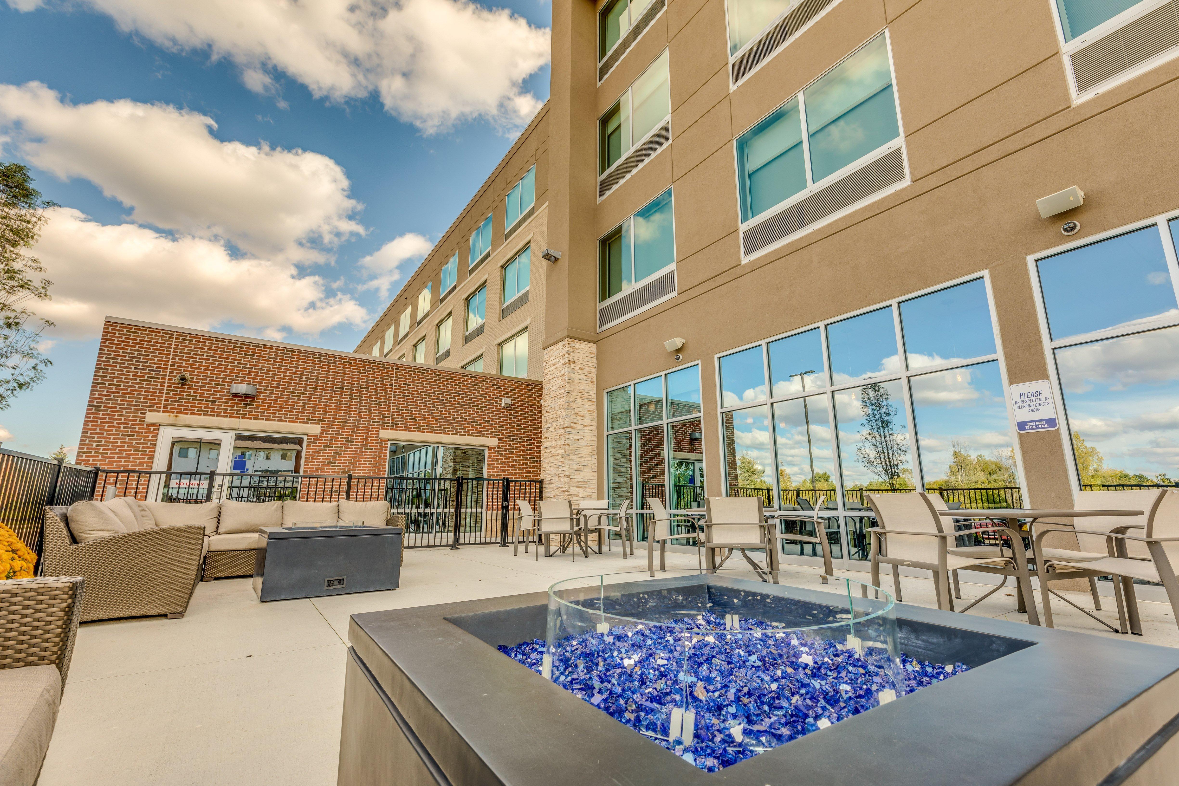 Holiday Inn Express & Suites Okemos - University Area By Ihg Eksteriør billede